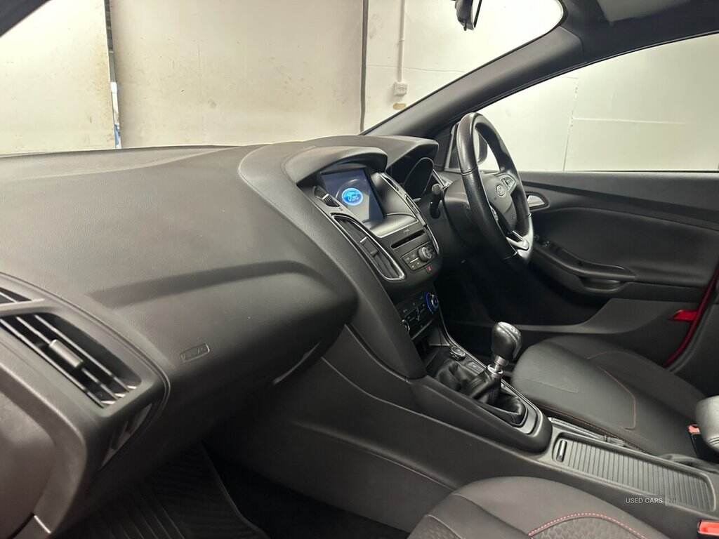 Feb 2018 Ford Focus 1.0 EcoBoost 140 ST-Line Navigation 5dr