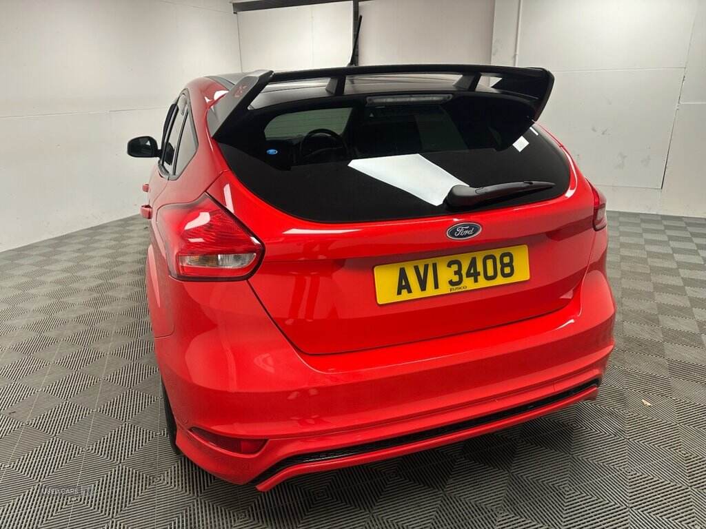 Feb 2018 Ford Focus 1.0 EcoBoost 140 ST-Line Navigation 5dr
