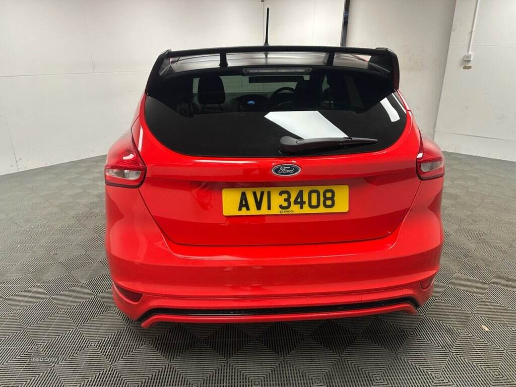 Feb 2018 Ford Focus 1.0 EcoBoost 140 ST-Line Navigation 5dr