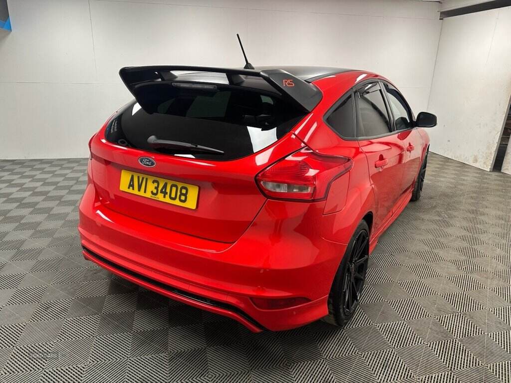 Feb 2018 Ford Focus 1.0 EcoBoost 140 ST-Line Navigation 5dr