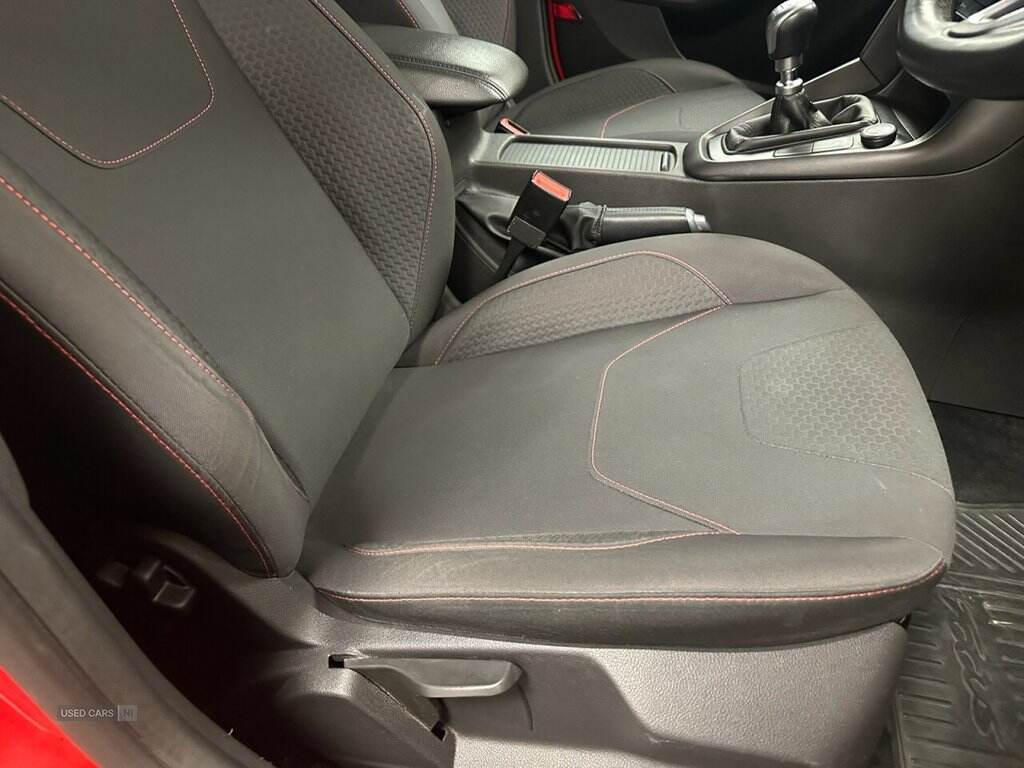 Feb 2018 Ford Focus 1.0 EcoBoost 140 ST-Line Navigation 5dr