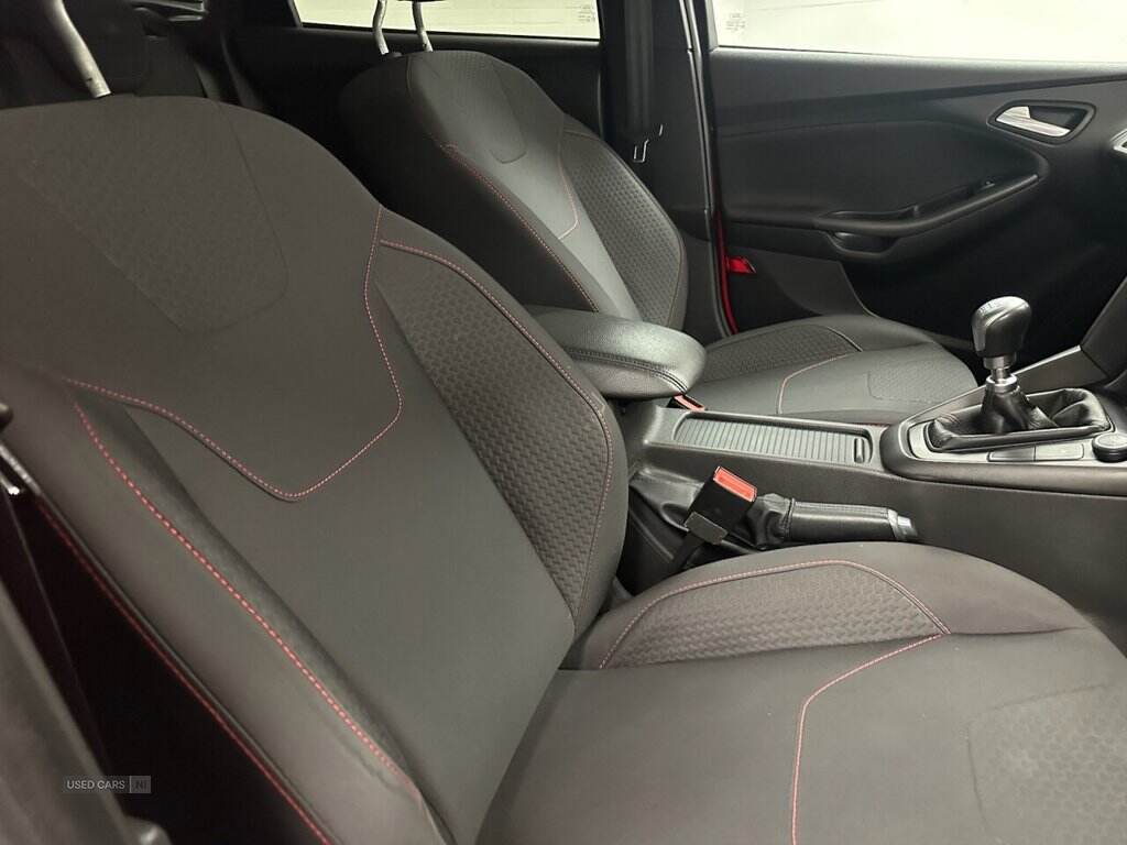 Feb 2018 Ford Focus 1.0 EcoBoost 140 ST-Line Navigation 5dr