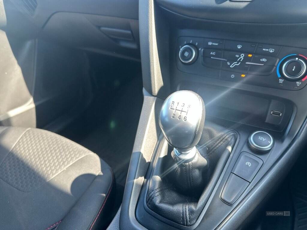 Feb 2018 Ford Focus 1.0 EcoBoost 140 ST-Line Navigation 5dr