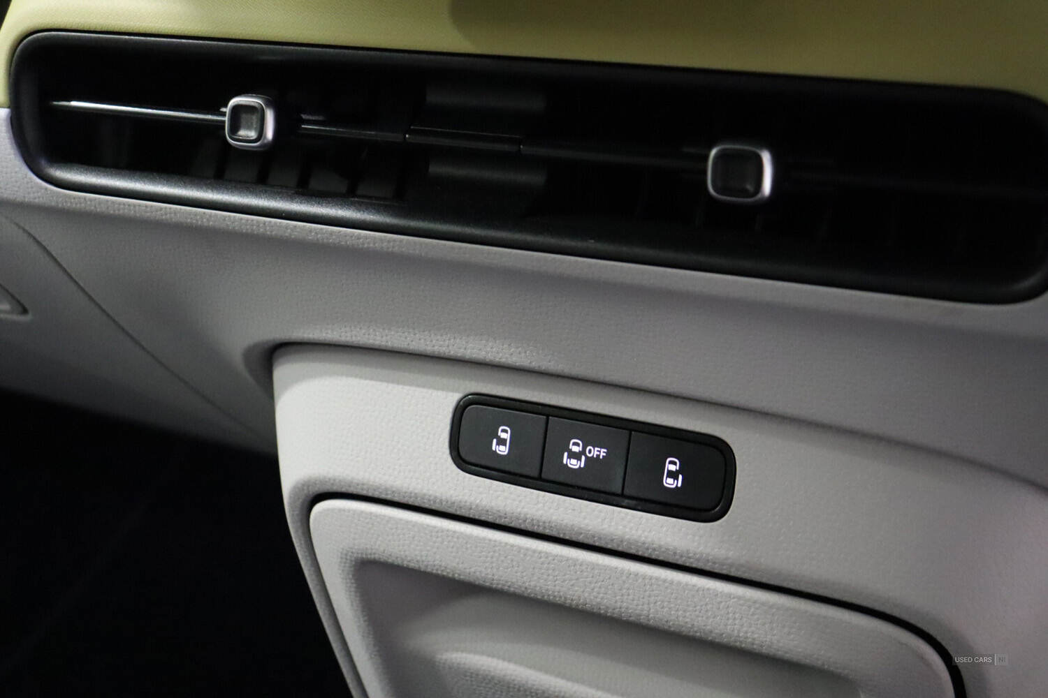 Nov 2024 Volkswagen ID. Buzz 150kW Style Pro 77kWh 5dr Auto