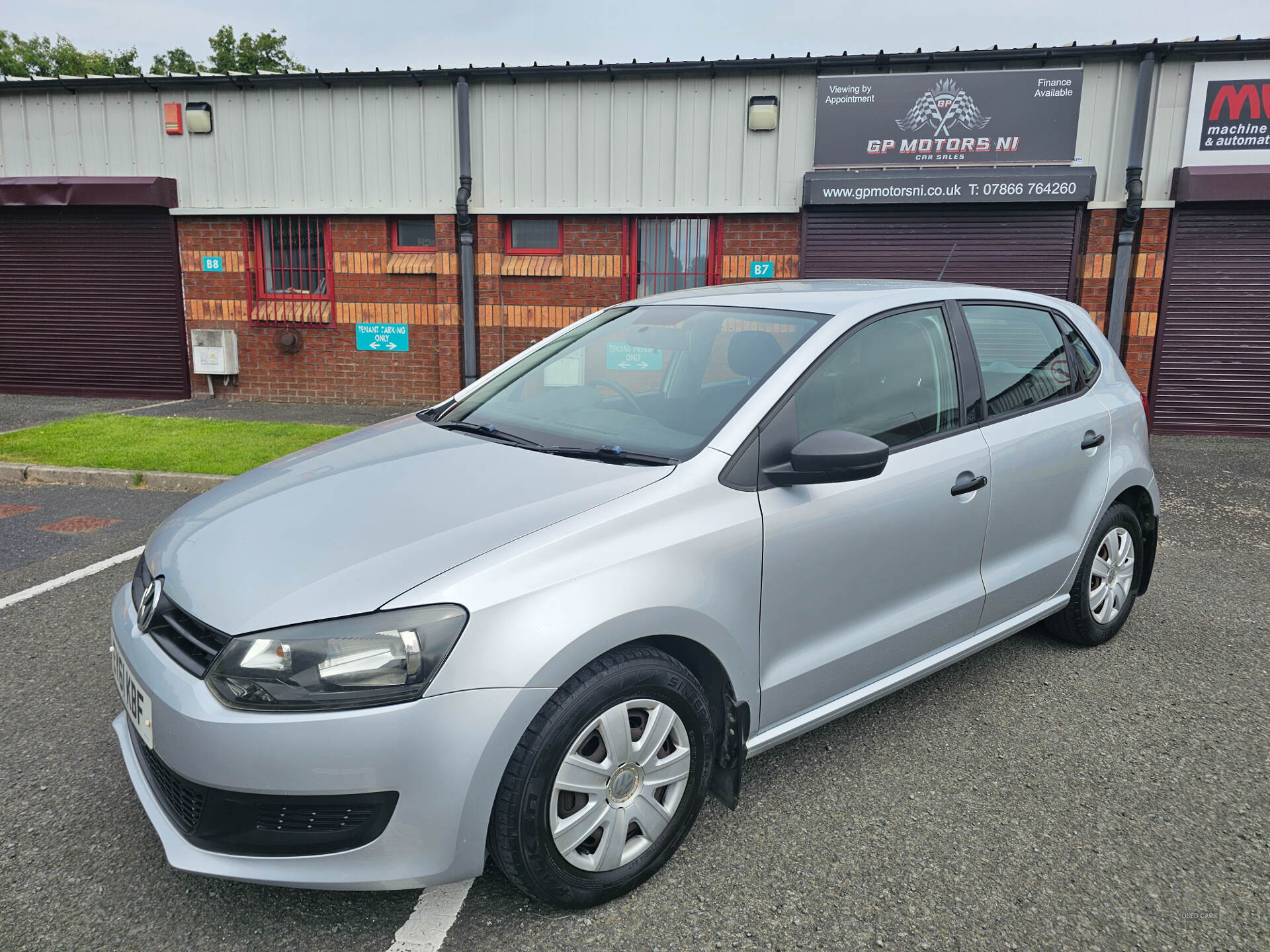 Volkswagen Polo HATCHBACK in Down