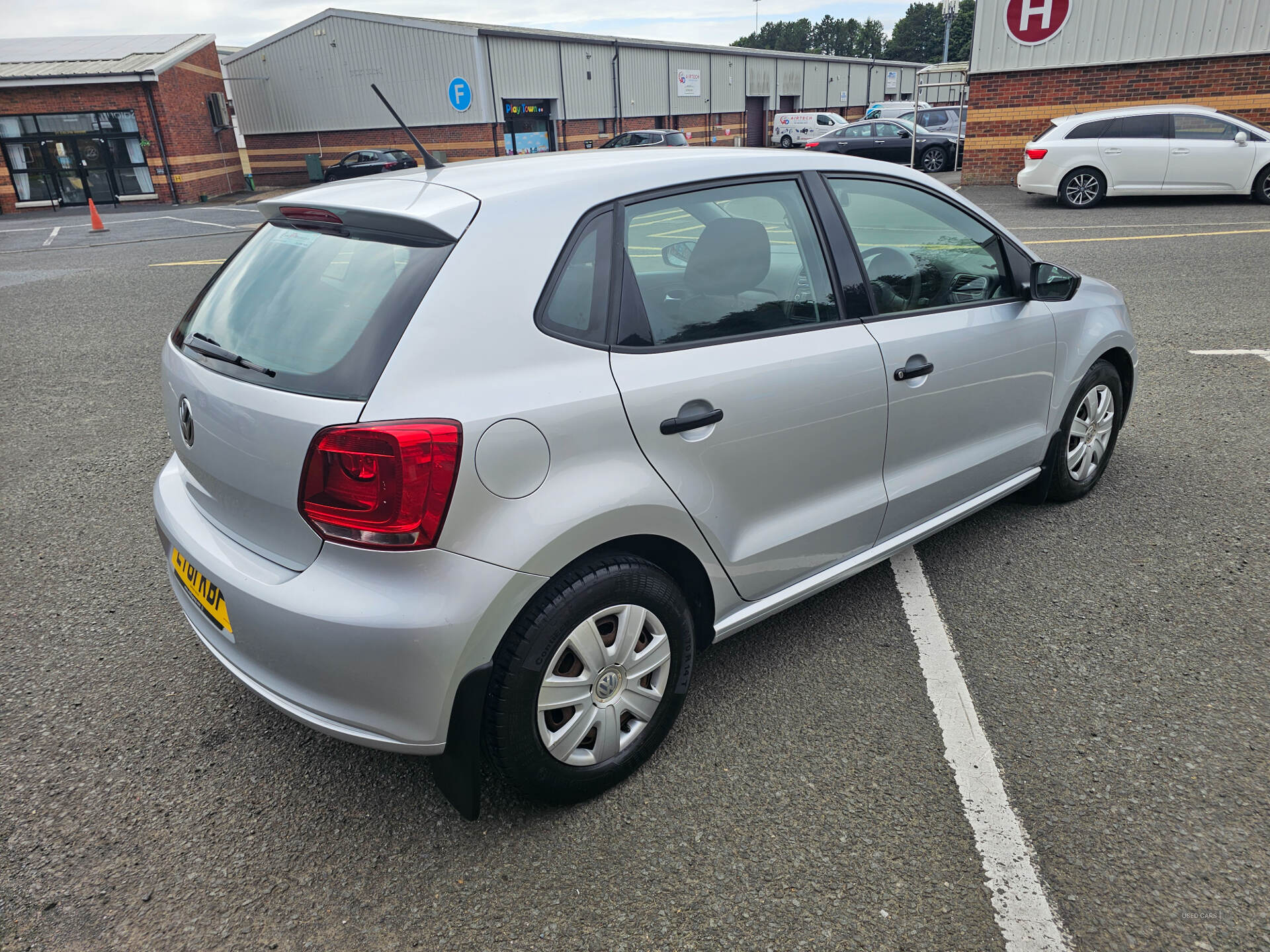 Volkswagen Polo HATCHBACK in Down