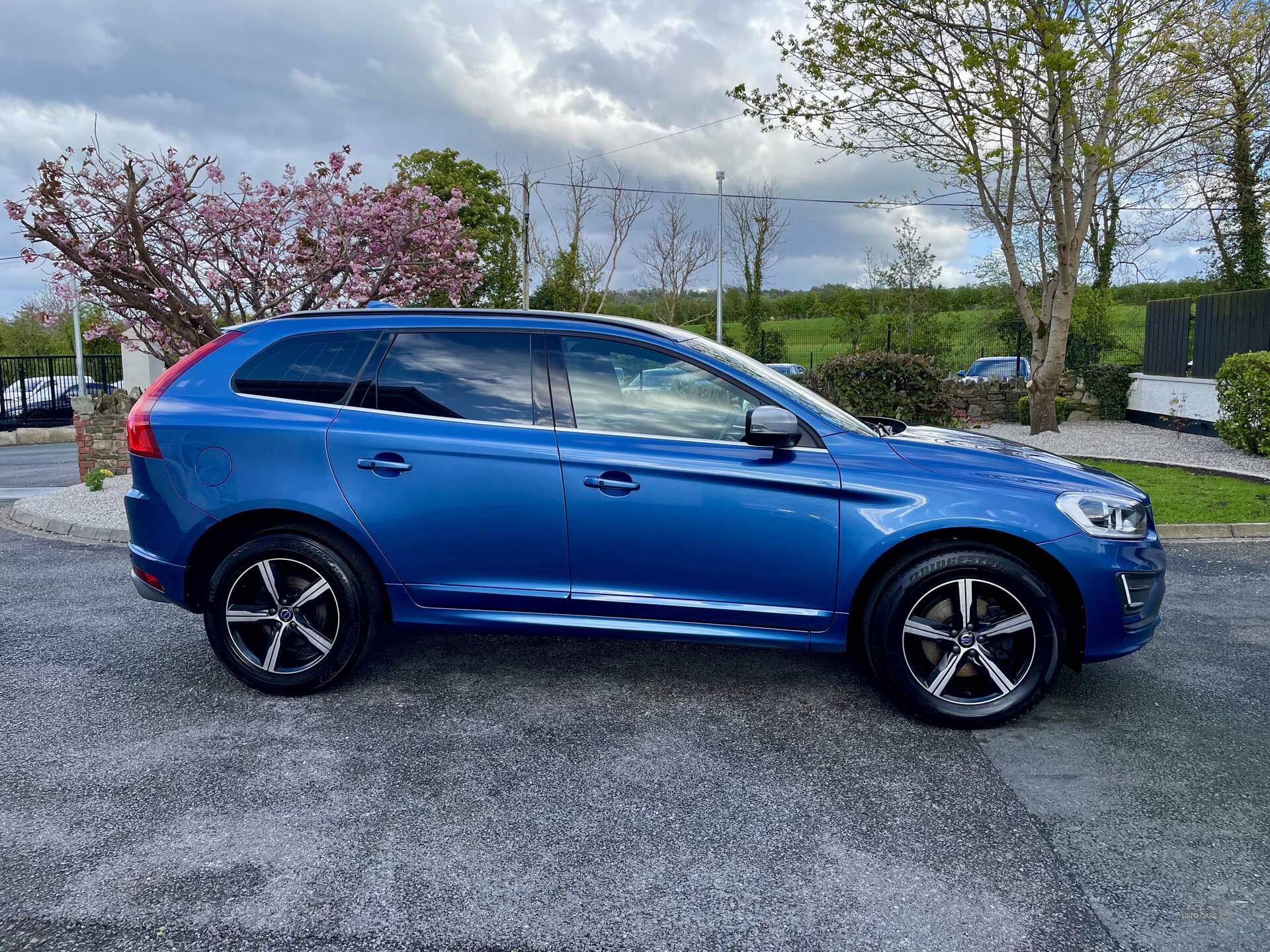 Aug 2017 Volvo XC60 D4 [190] R DESIGN Nav 5dr
