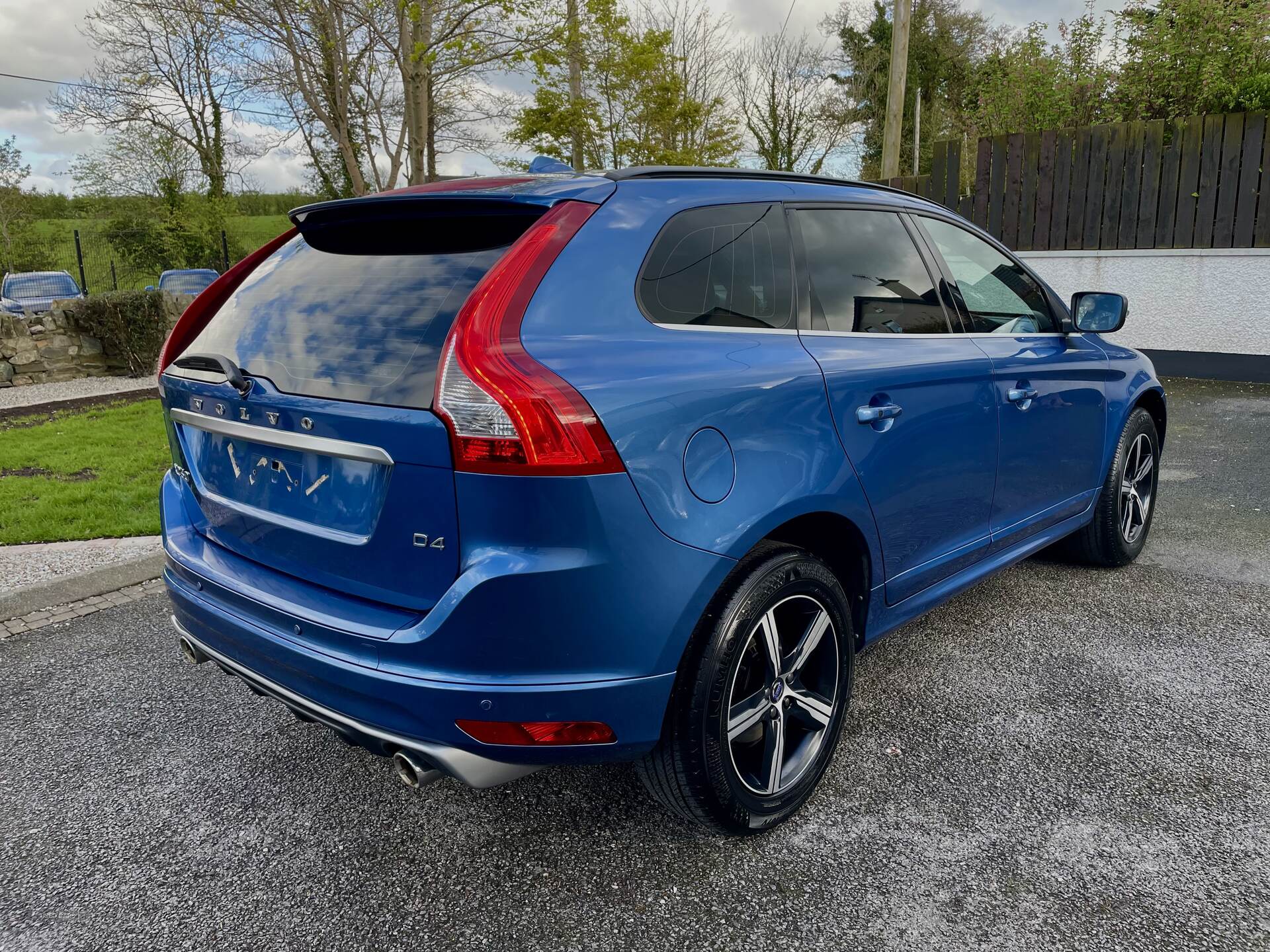 Aug 2017 Volvo XC60 D4 [190] R DESIGN Nav 5dr