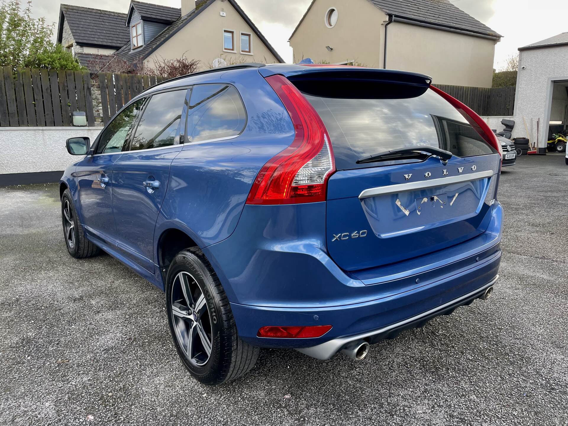 Aug 2017 Volvo XC60 D4 [190] R DESIGN Nav 5dr