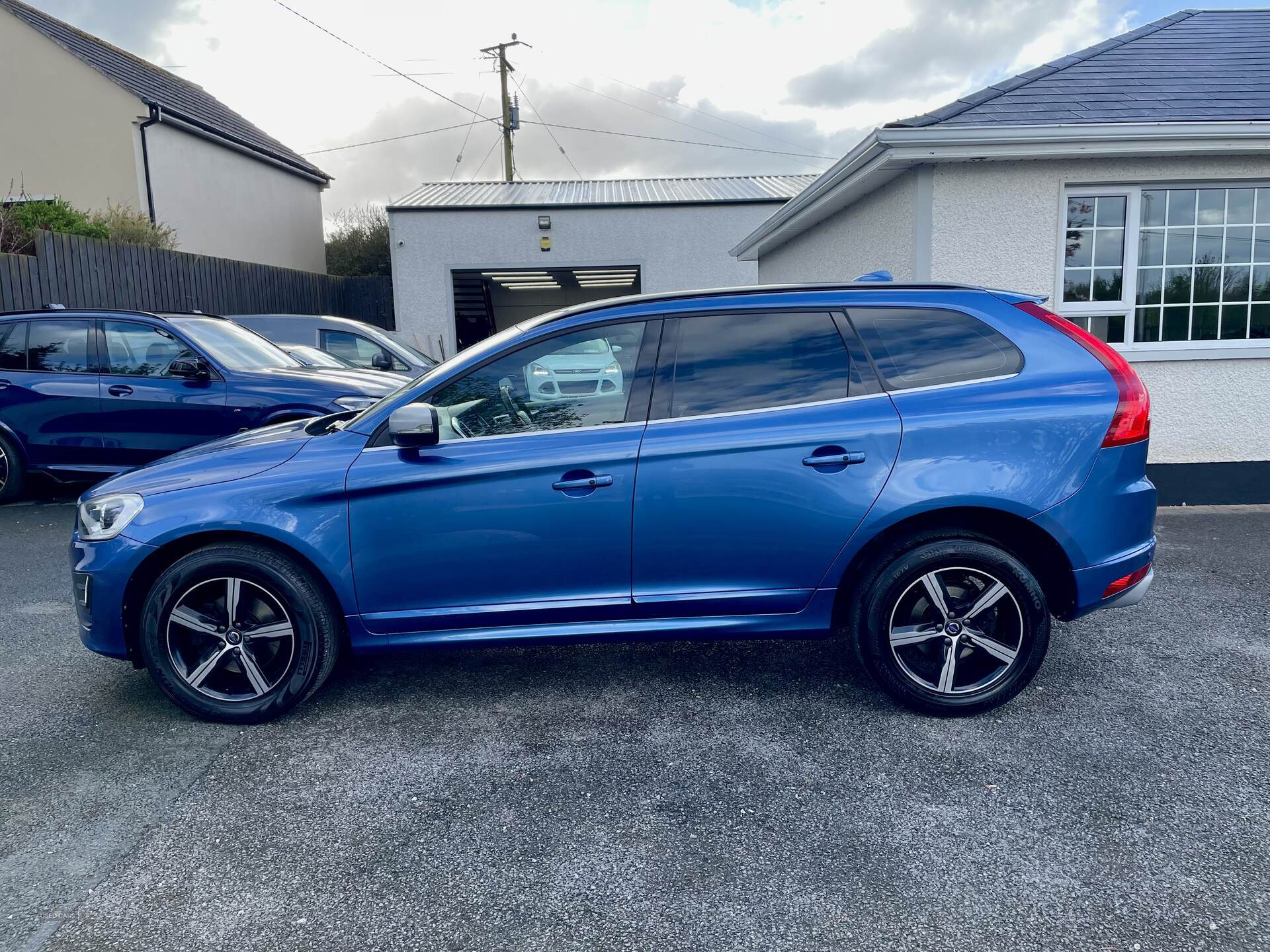 Aug 2017 Volvo XC60 D4 [190] R DESIGN Nav 5dr