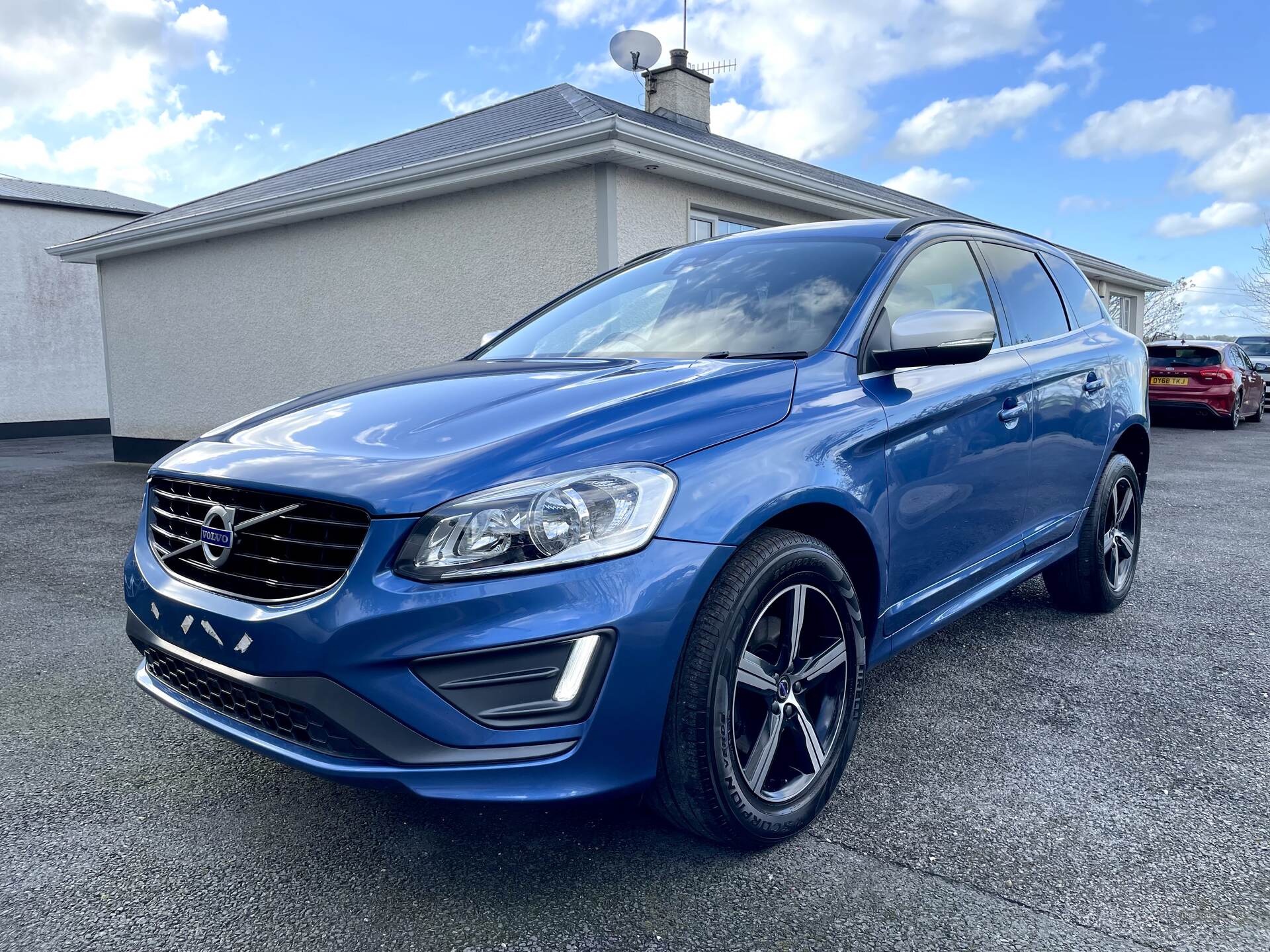 Aug 2017 Volvo XC60 D4 [190] R DESIGN Nav 5dr