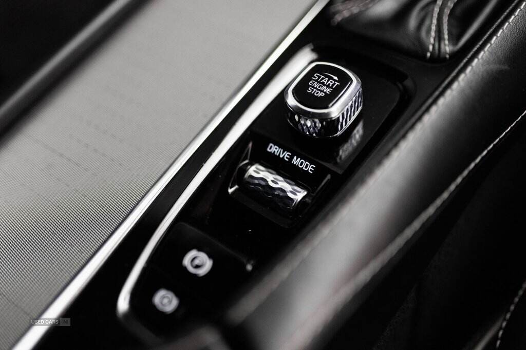 Jun 2018 Volvo XC90 2.0 D5 PowerPulse R DESIGN 5dr AWD Geartronic