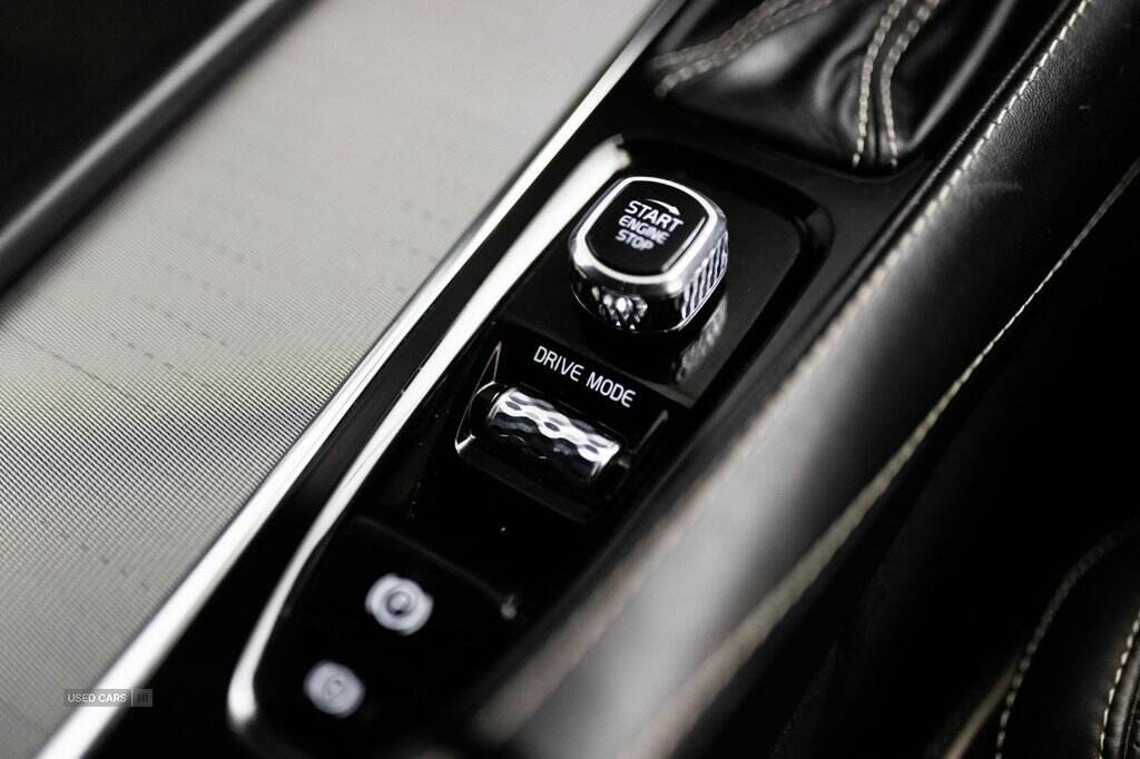 Jun 2018 Volvo XC90 2.0 D5 PowerPulse R DESIGN 5dr AWD Geartronic