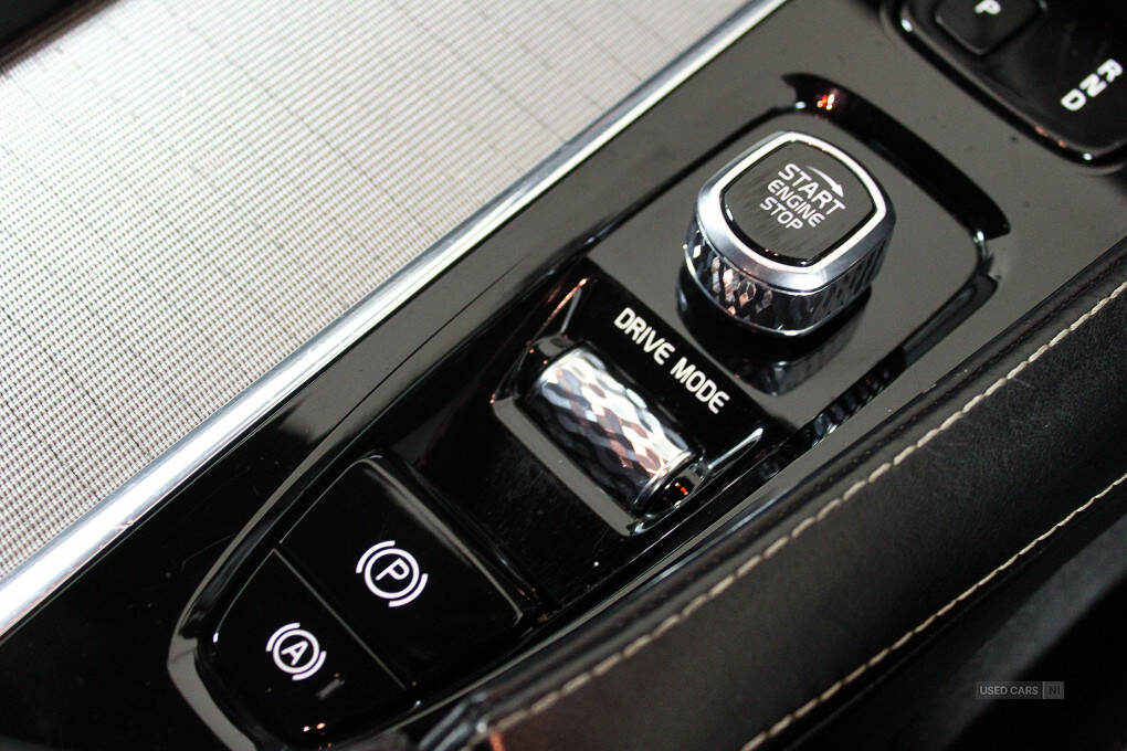 Mar 2020 Volvo XC90 R-Design B5 AWD Auto