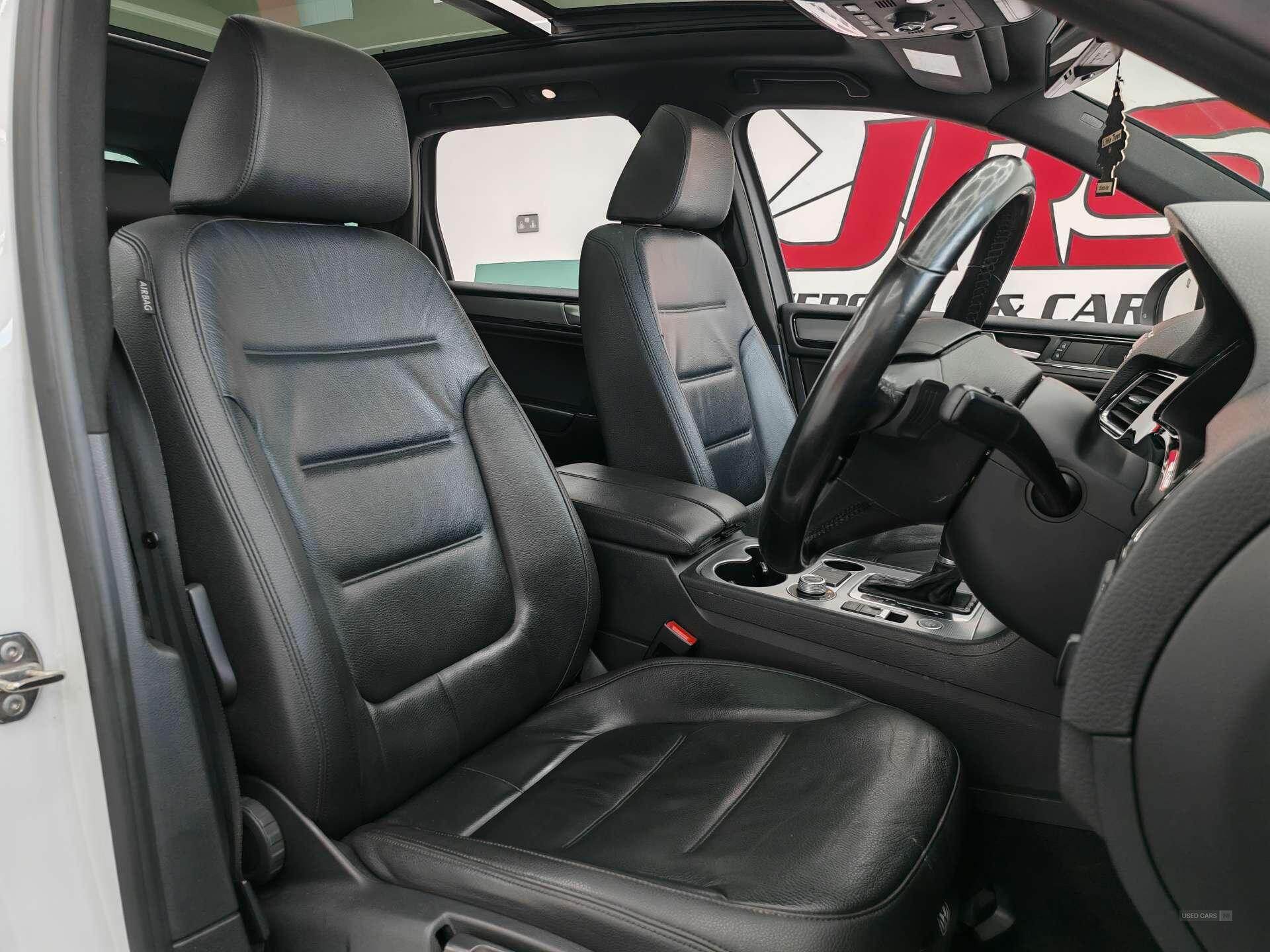 Jan 2015 Volkswagen Touareg 3.0 V6 TDI BlueMotion Tech 262 R-Line 5dr Tip Auto