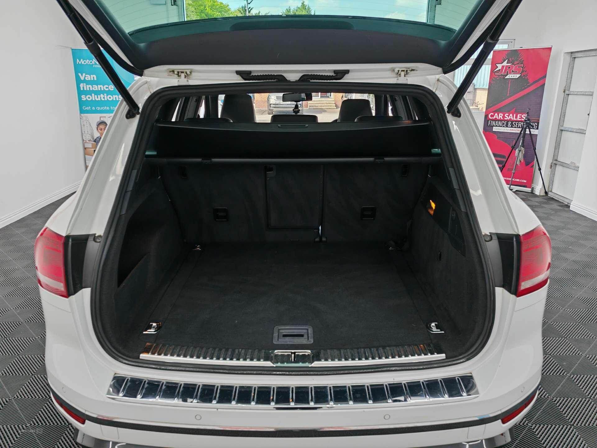 Jan 2015 Volkswagen Touareg 3.0 V6 TDI BlueMotion Tech 262 R-Line 5dr Tip Auto