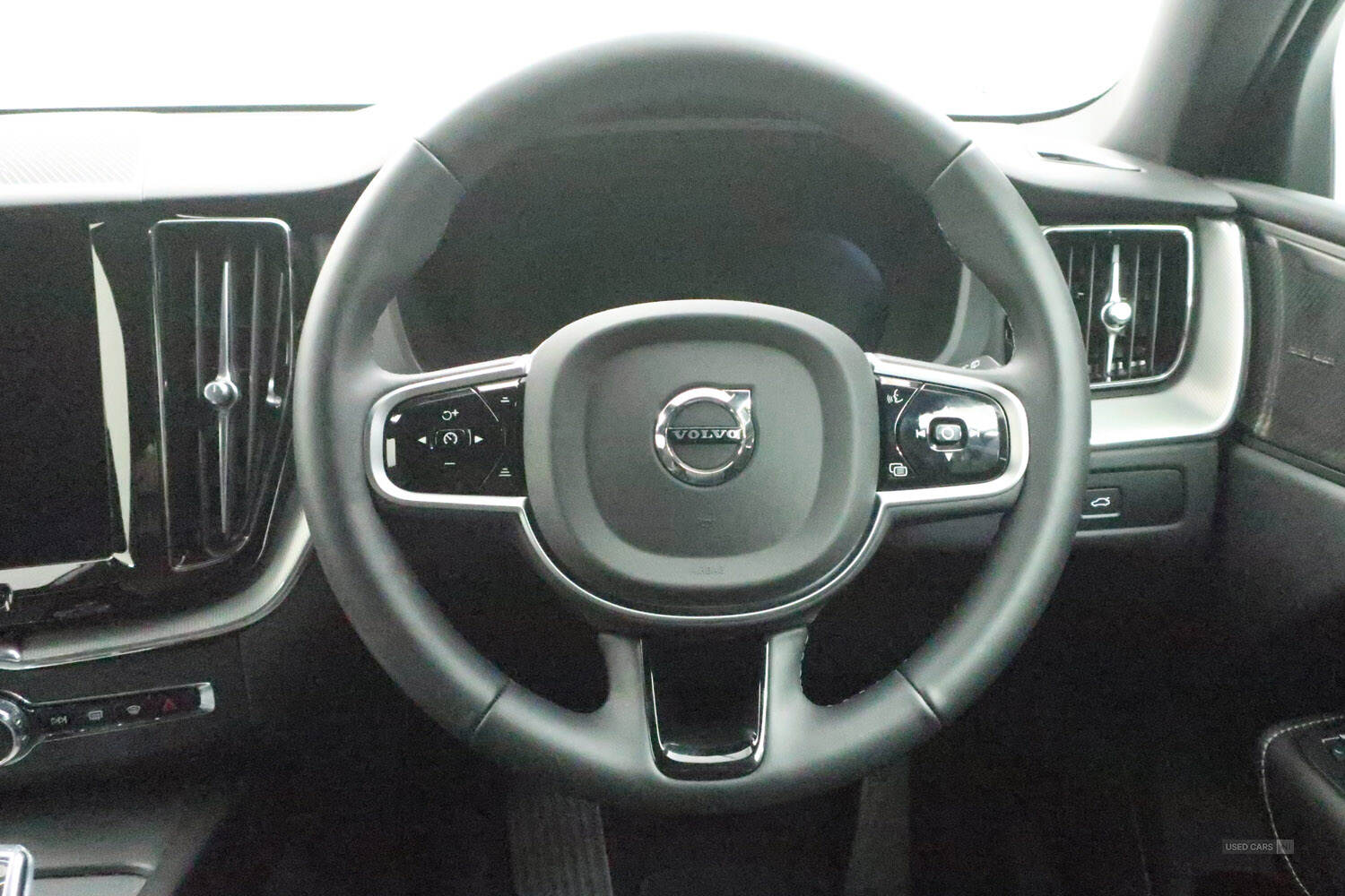 Oct 2024 Volvo XC60 2.0 B5P Plus Black Edition 5dr AWD Geartronic