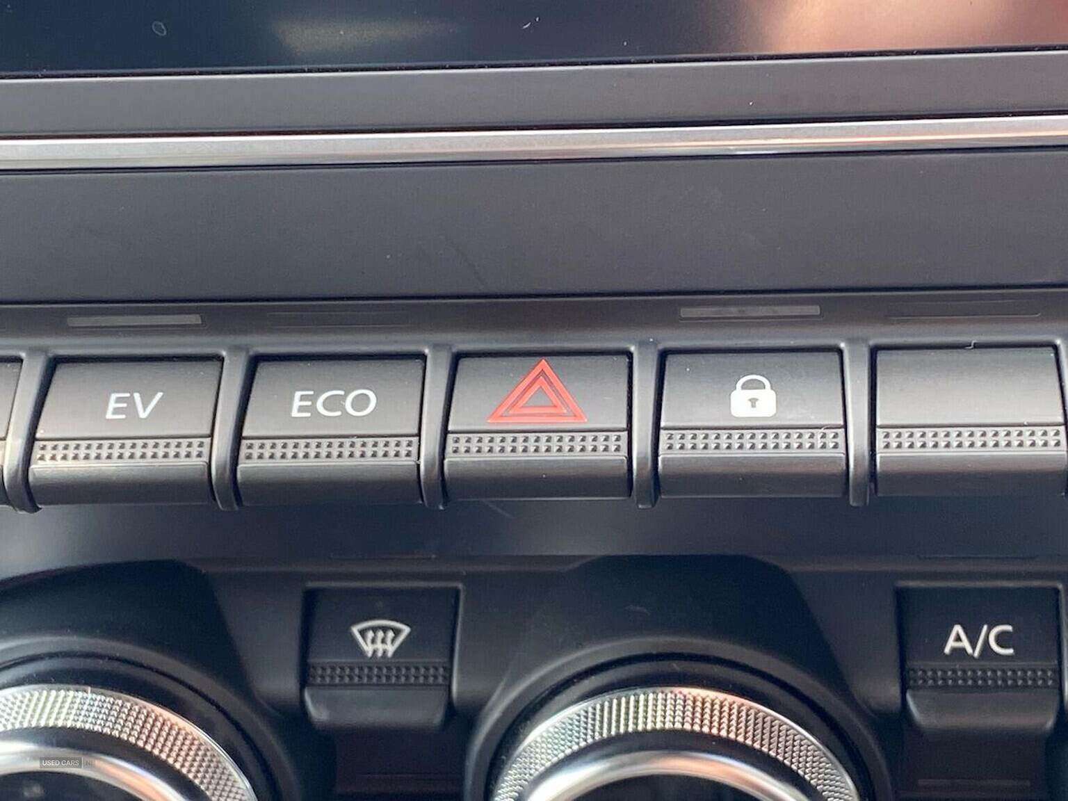 Sep 2022 Renault Clio 1.6 E-Tech Hybrid 140 Iconic Edition 5Dr Auto