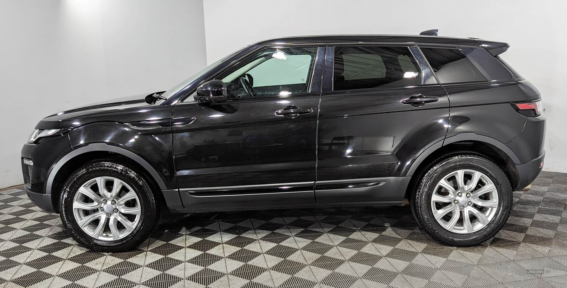Apr 2017 Land Rover Range Rover Evoque 2.0 eD4 SE Tech 5dr 2WD