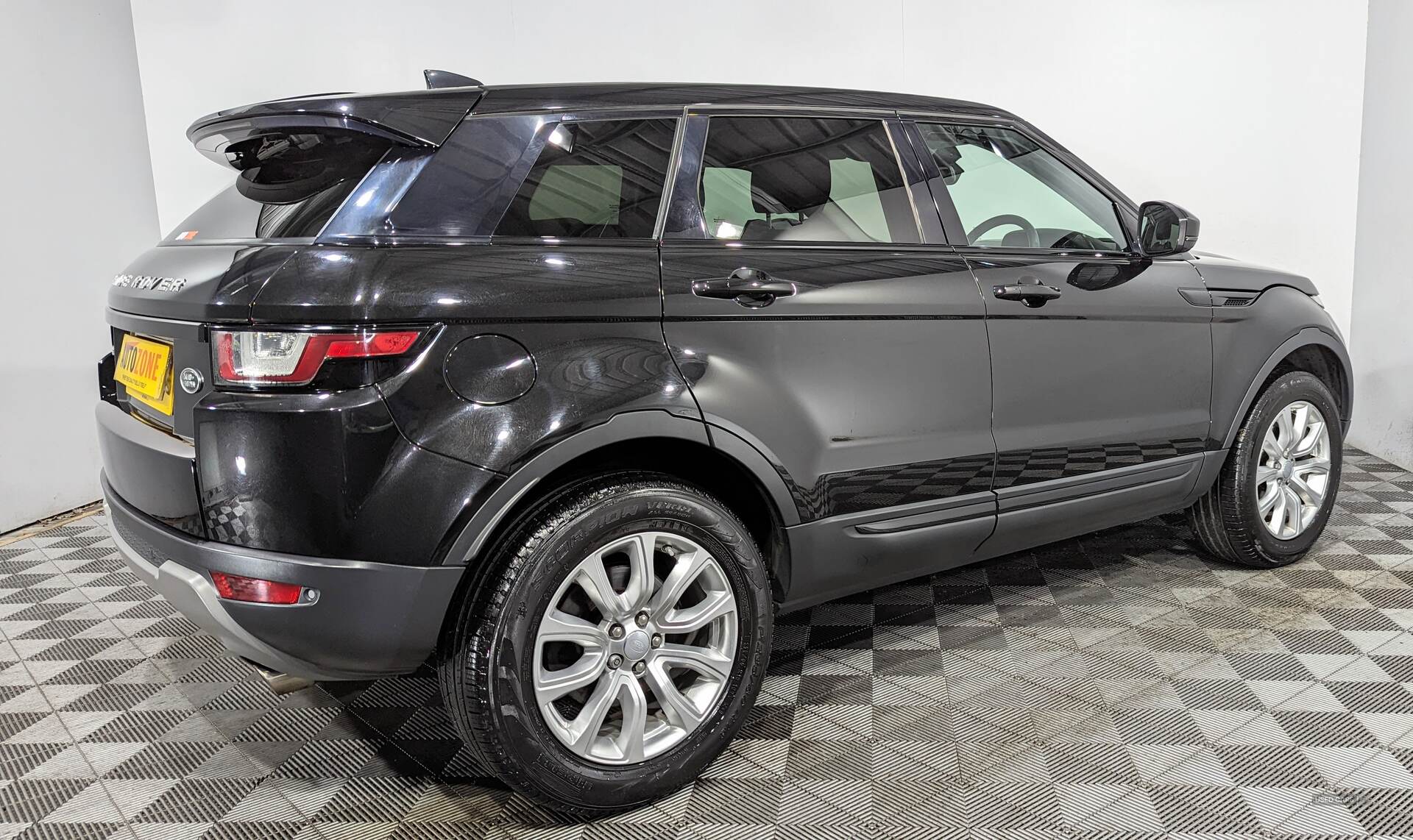 Apr 2017 Land Rover Range Rover Evoque 2.0 eD4 SE Tech 5dr 2WD
