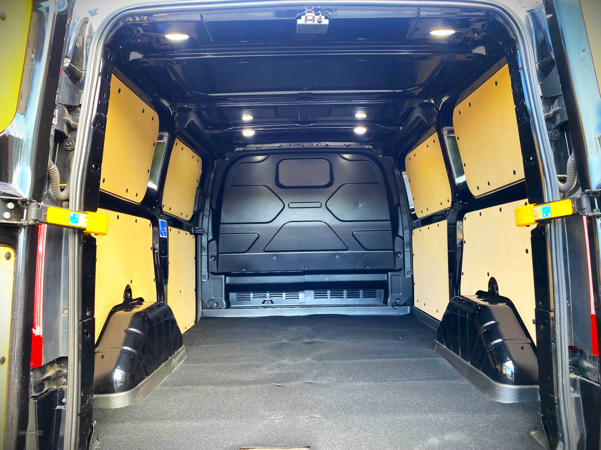 Jun 2021 Ford Transit Custom 2.0 EcoBlue 130ps Low Roof Limited Van Auto