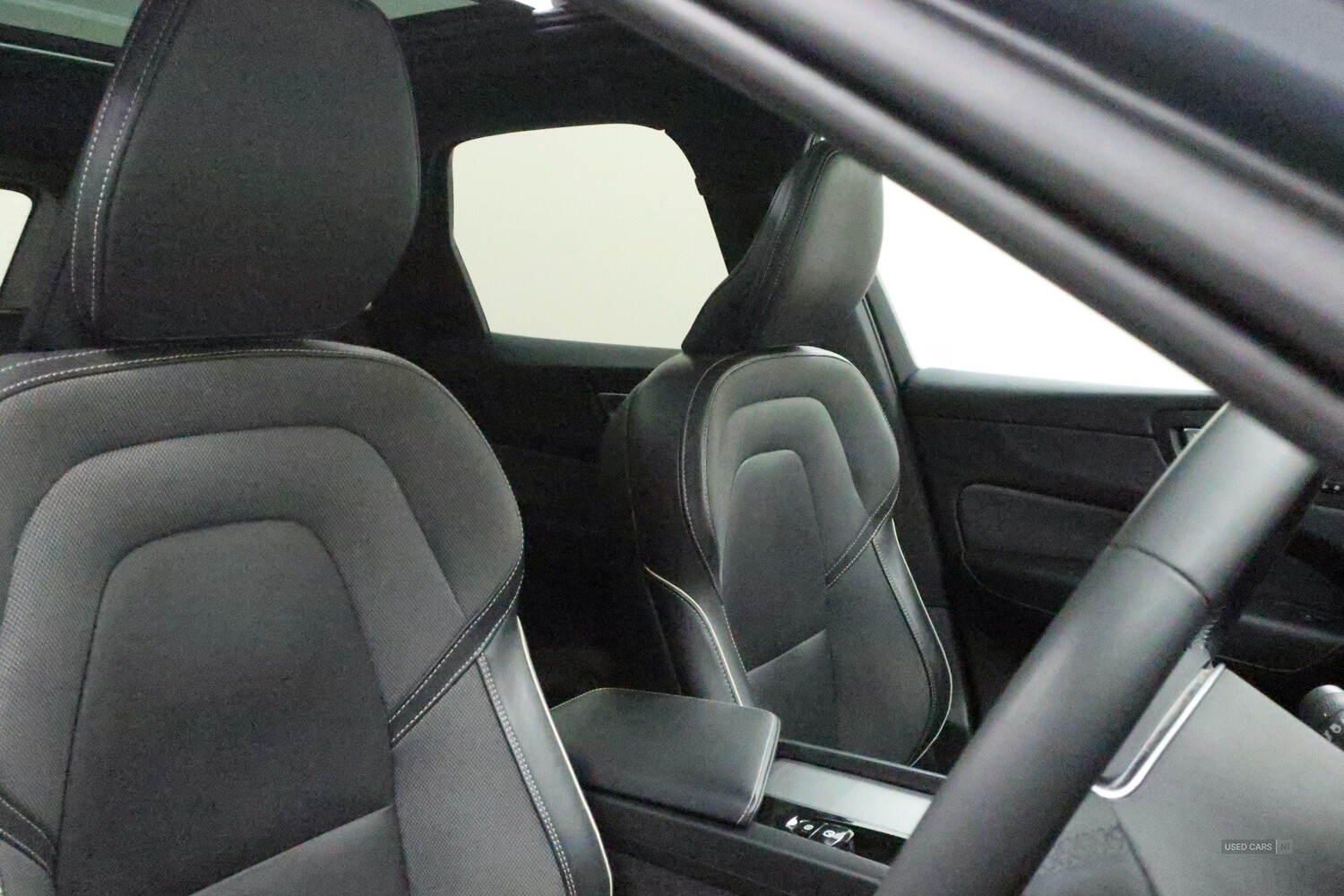 Nov 2021 Volvo XC60 2.0 B5P R DESIGN 5dr AWD Geartronic