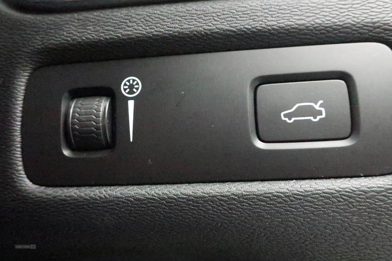 Nov 2021 Volvo XC60 2.0 B5P R DESIGN 5dr AWD Geartronic