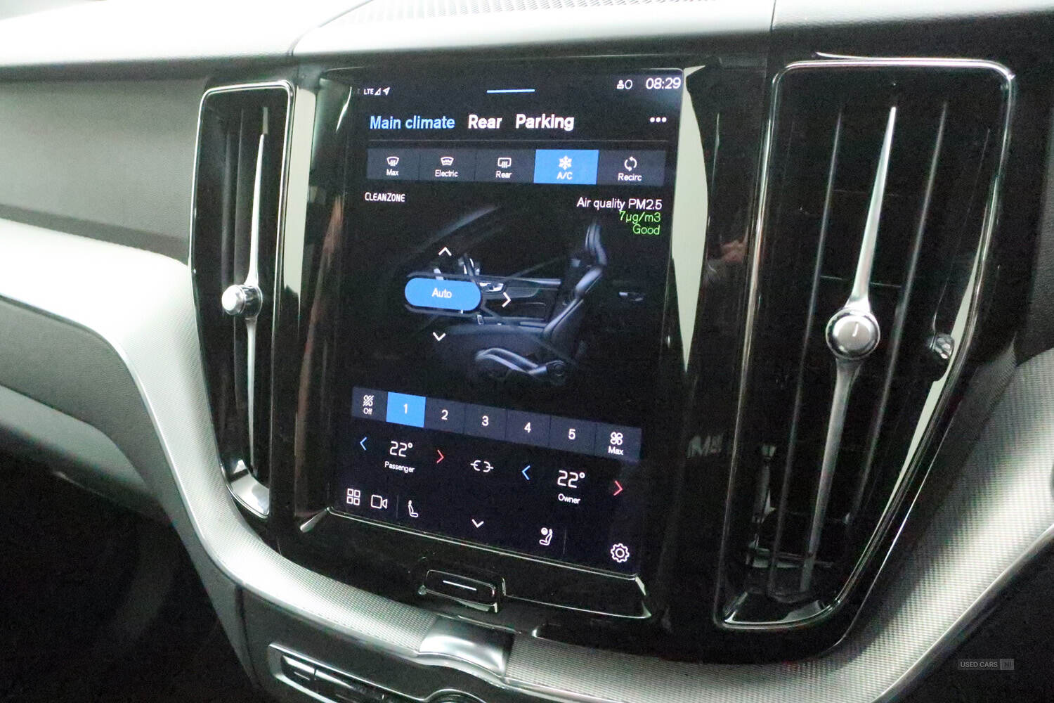 Nov 2021 Volvo XC60 2.0 B5P R DESIGN 5dr AWD Geartronic