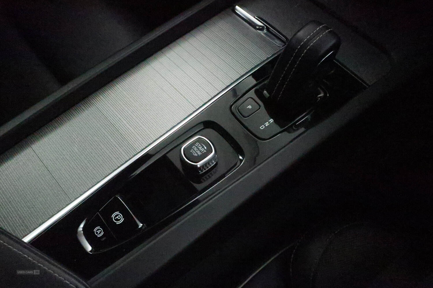 Nov 2021 Volvo XC60 2.0 B5P R DESIGN 5dr AWD Geartronic