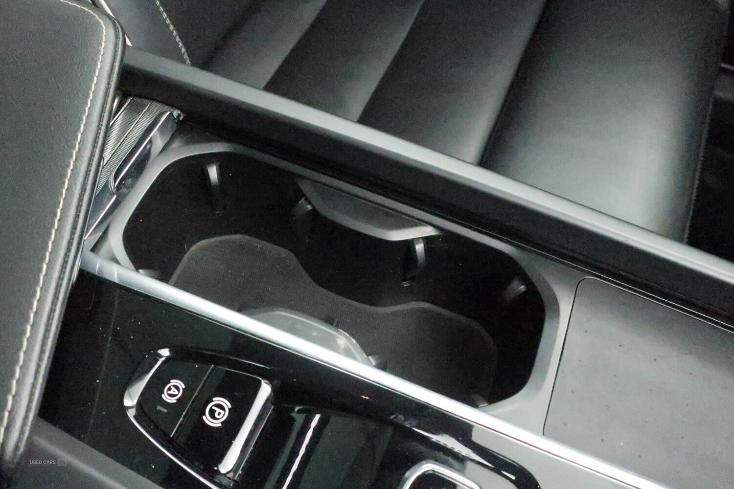Nov 2021 Volvo XC60 2.0 B5P R DESIGN 5dr AWD Geartronic