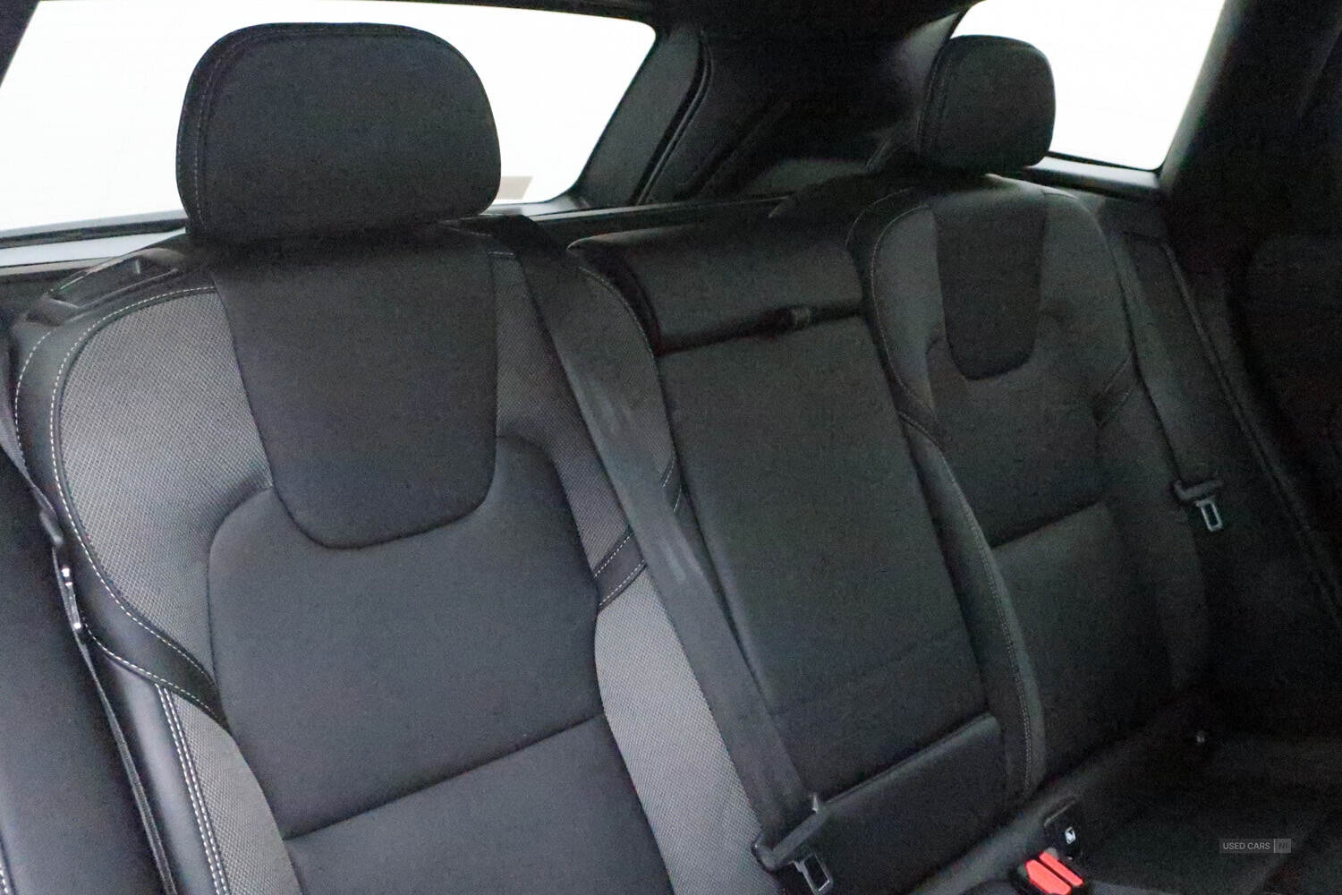 Nov 2021 Volvo XC60 2.0 B5P R DESIGN 5dr AWD Geartronic