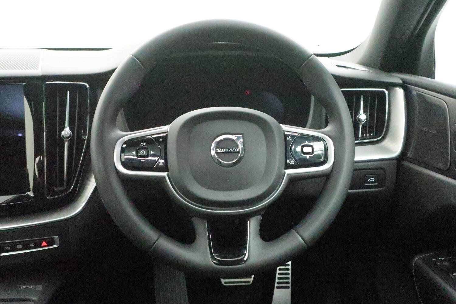 Nov 2021 Volvo XC60 2.0 B5P R DESIGN 5dr AWD Geartronic