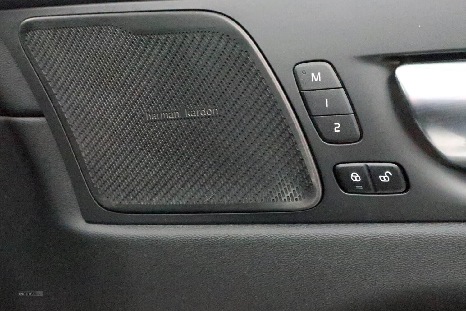 Nov 2021 Volvo XC60 2.0 B5P R DESIGN 5dr AWD Geartronic