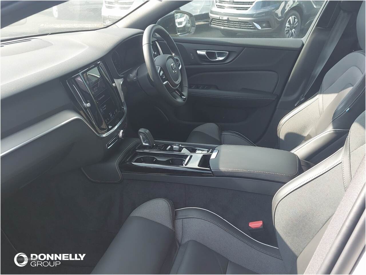Sep 2021 Volvo V60 2.0 T6 Recharge PHEV R DESIGN 5dr AWD Auto
