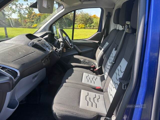 Oct 2015 Ford Transit Custom 2.2 TDCi 125ps Low Roof Limited Van