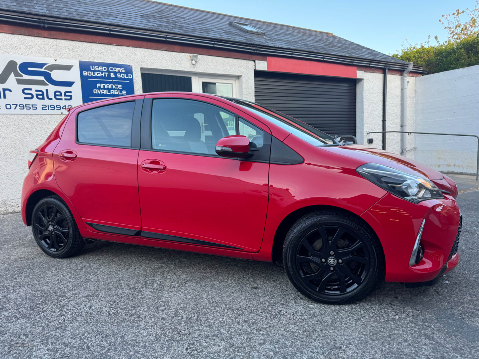 Toyota Yaris HATCHBACK in Down