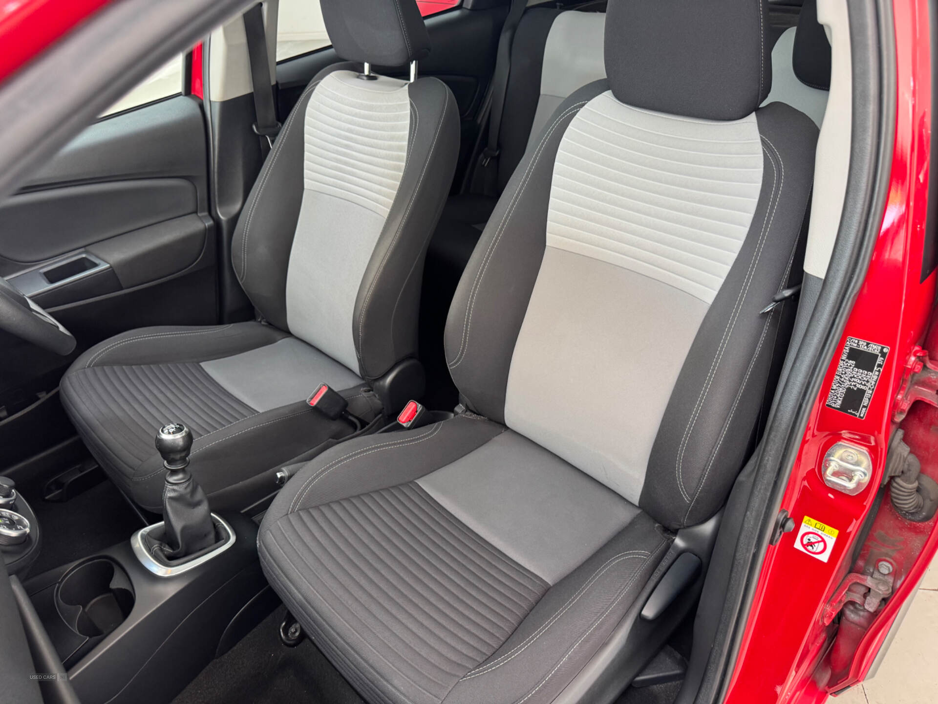 Toyota Yaris HATCHBACK in Down