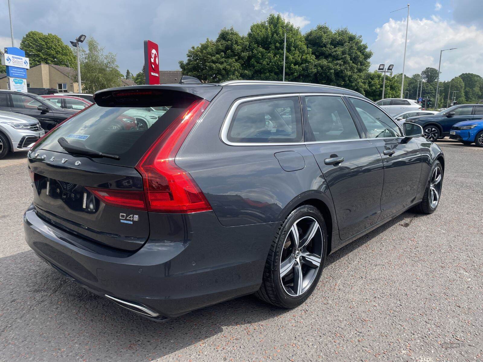 Jun 2018 Volvo V90 2.0 D4 R DESIGN 5dr Geartronic