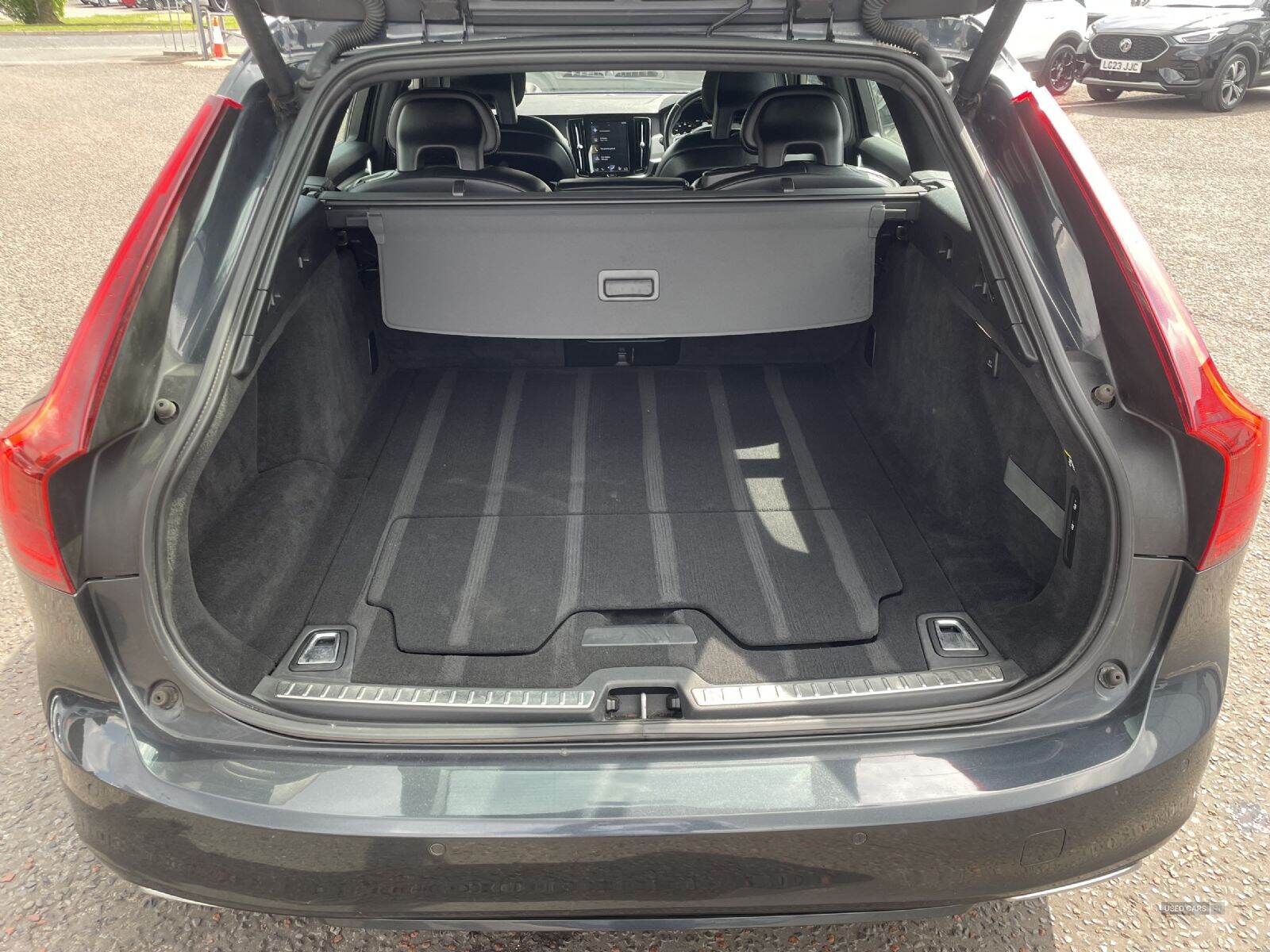 Jun 2018 Volvo V90 2.0 D4 R DESIGN 5dr Geartronic