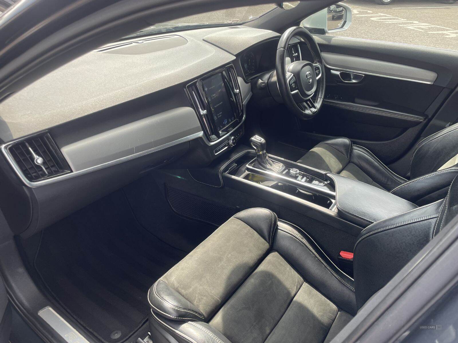 Jun 2018 Volvo V90 2.0 D4 R DESIGN 5dr Geartronic