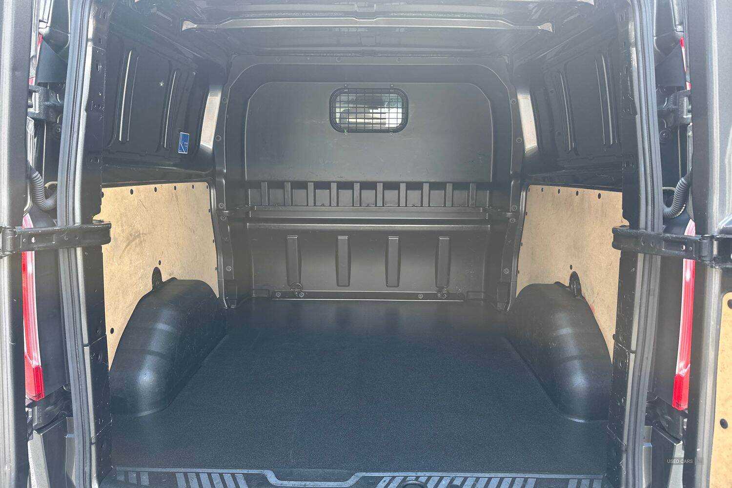 Nov 2022 Ford Transit Custom 2.0 EcoBlue 170ps Low Roof D/Cab Limited Van Auto