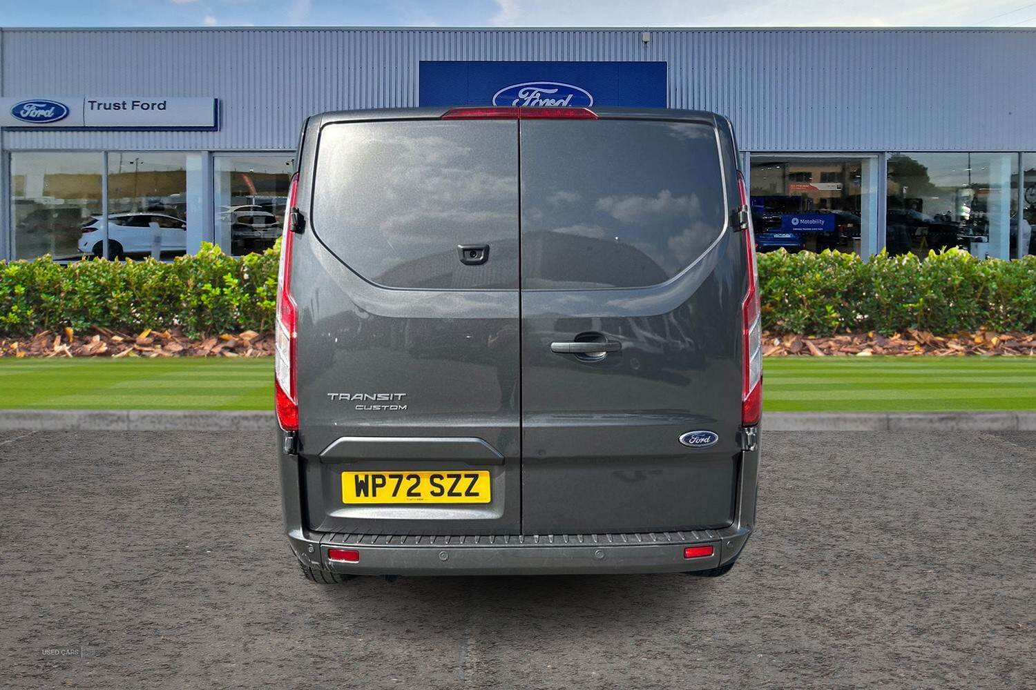 Nov 2022 Ford Transit Custom 2.0 EcoBlue 170ps Low Roof D/Cab Limited Van Auto