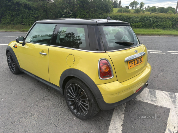 MINI Hatch in Down