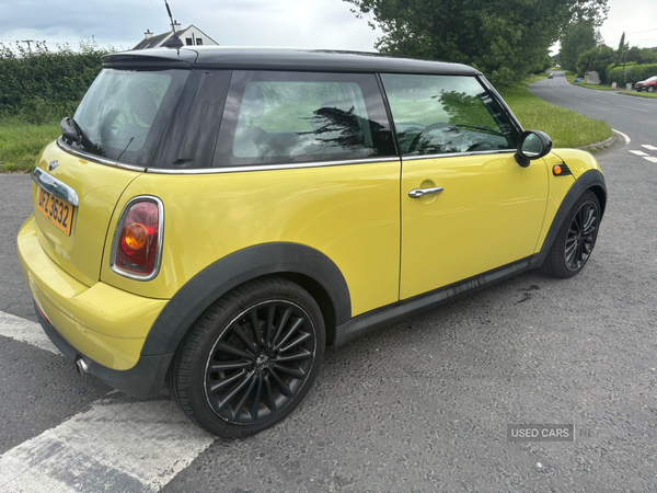MINI Hatch in Down