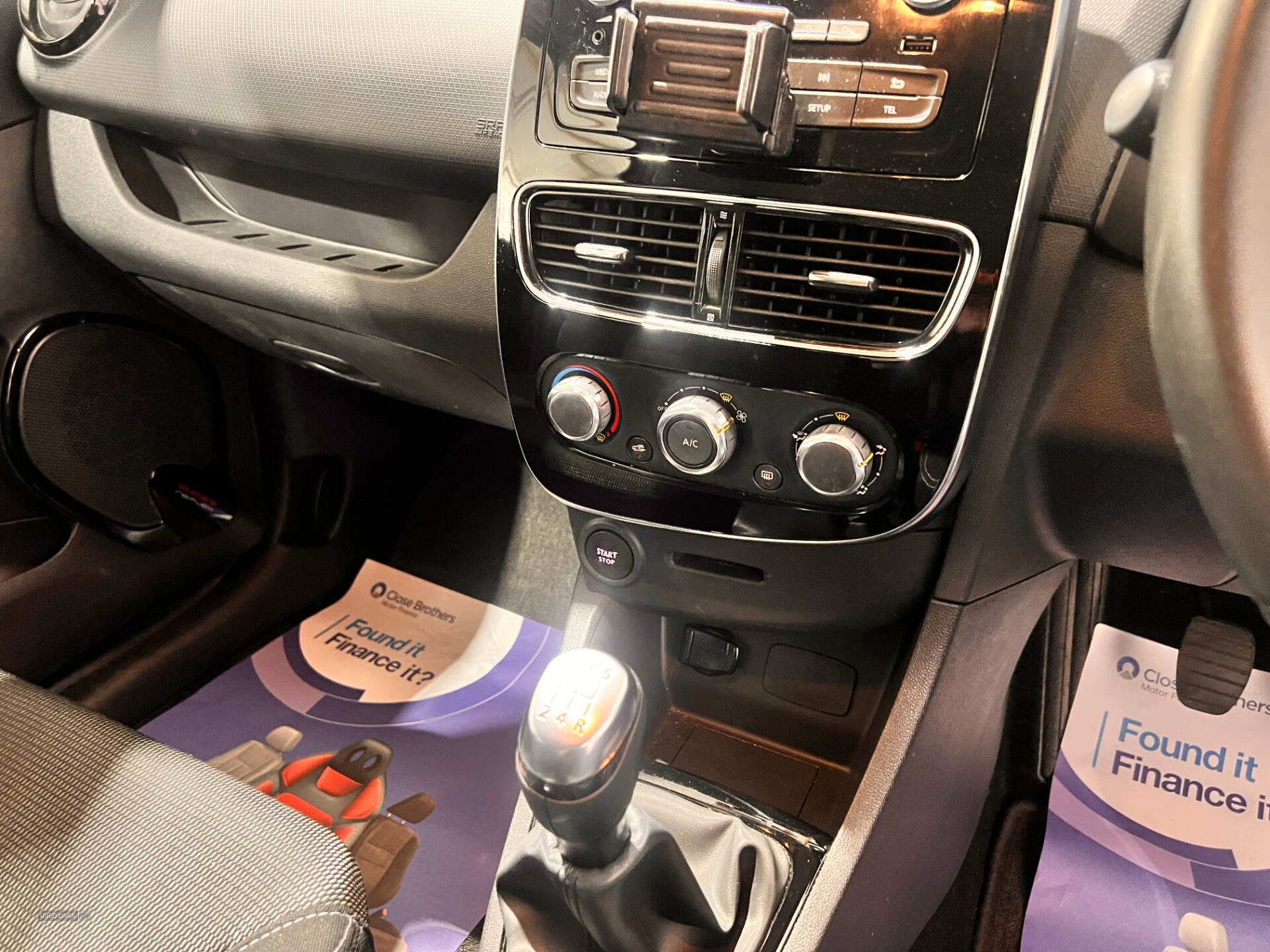 Jun 2019 Renault Clio 0.9 TCE 75 Play 5dr