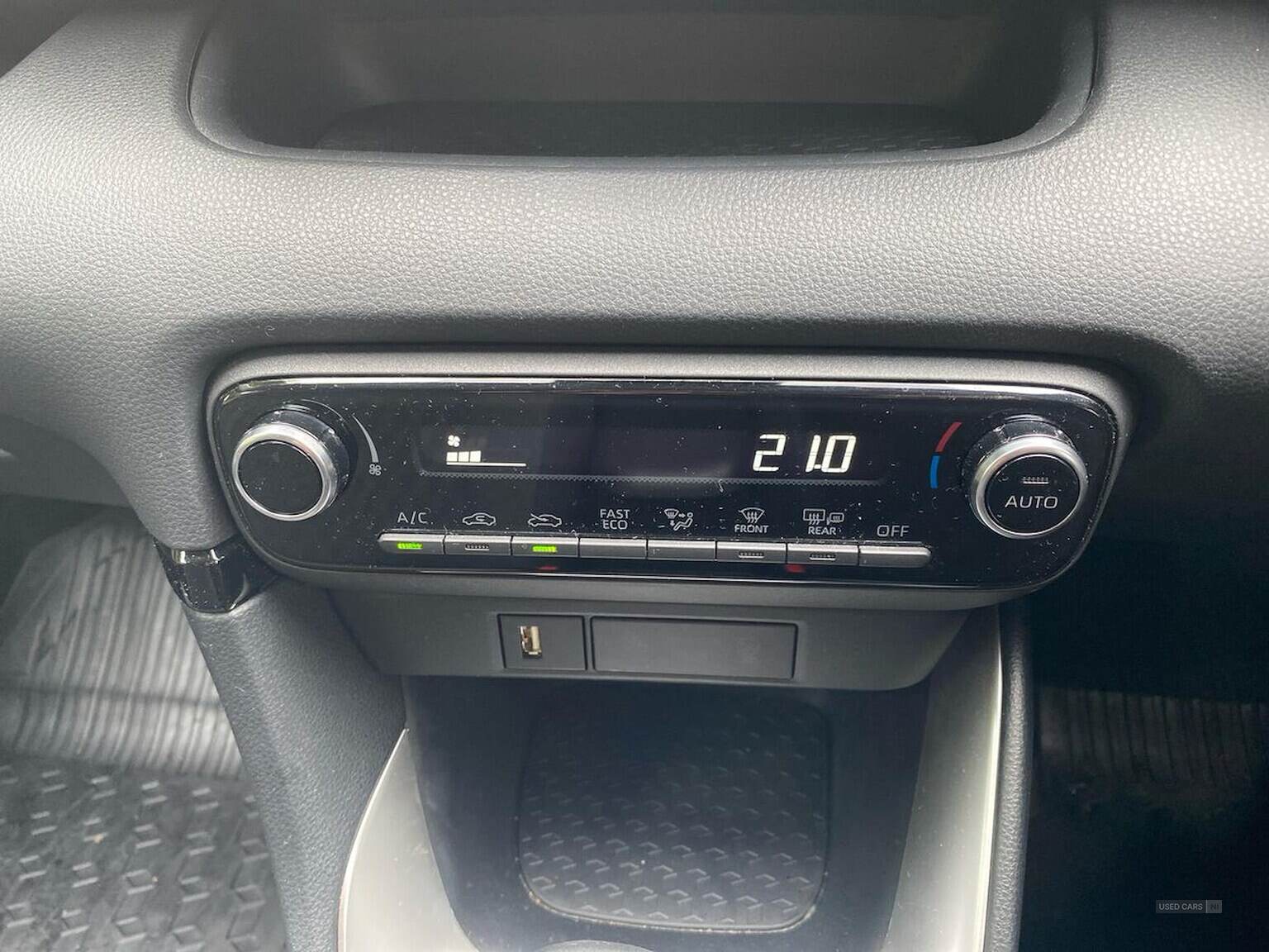 Nov 2021 Toyota Yaris 1.5 Hybrid Design 5Dr Cvt