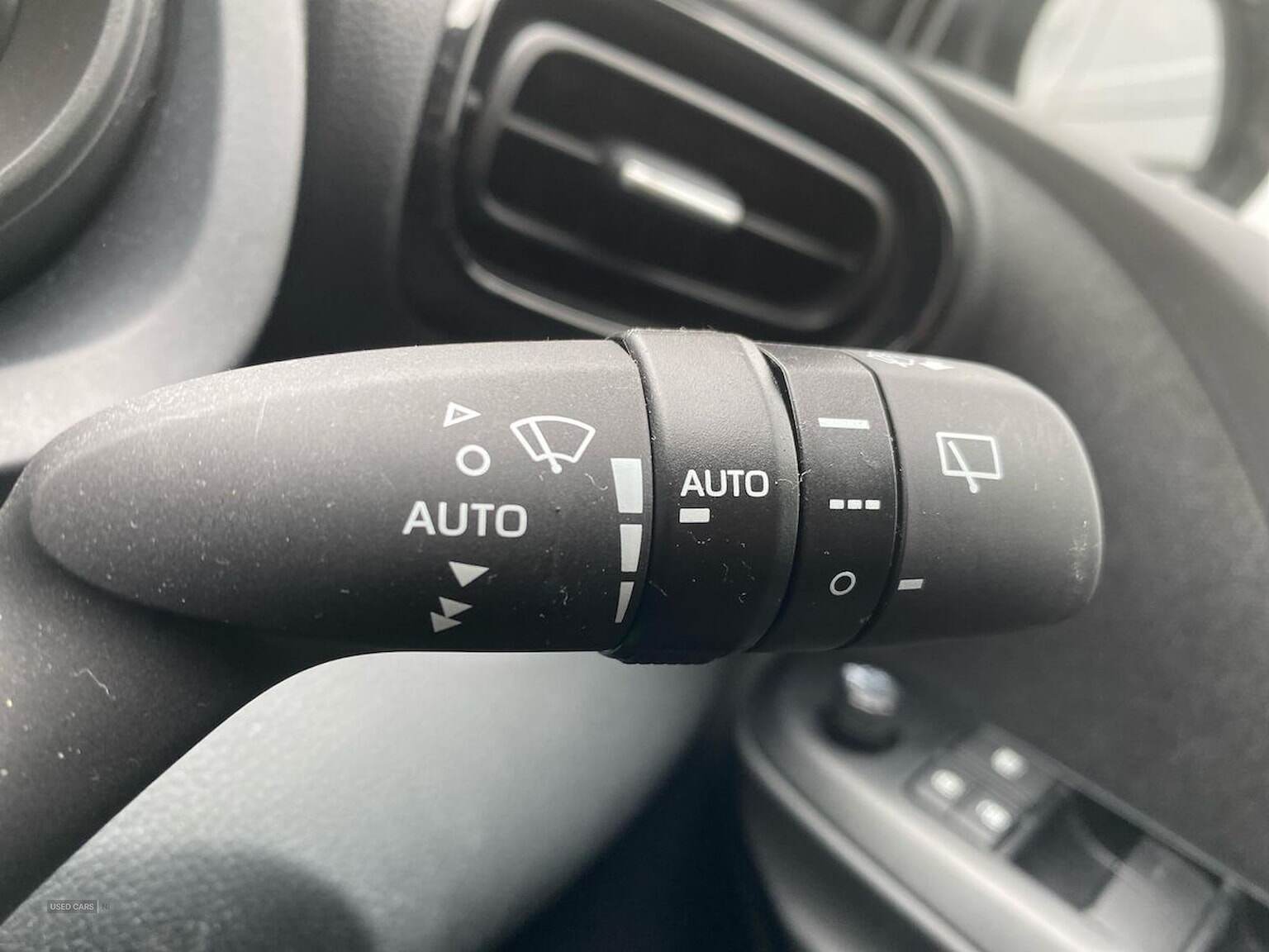Nov 2021 Toyota Yaris 1.5 Hybrid Design 5Dr Cvt