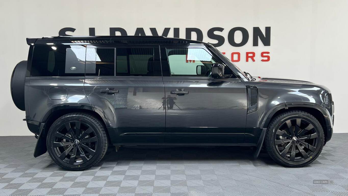 Jul 2024 Land Rover Defender 3.0 D250 X-Dynamic SE 110 5dr Auto