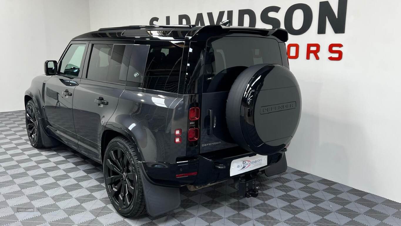 Jul 2024 Land Rover Defender 3.0 D250 X-Dynamic SE 110 5dr Auto