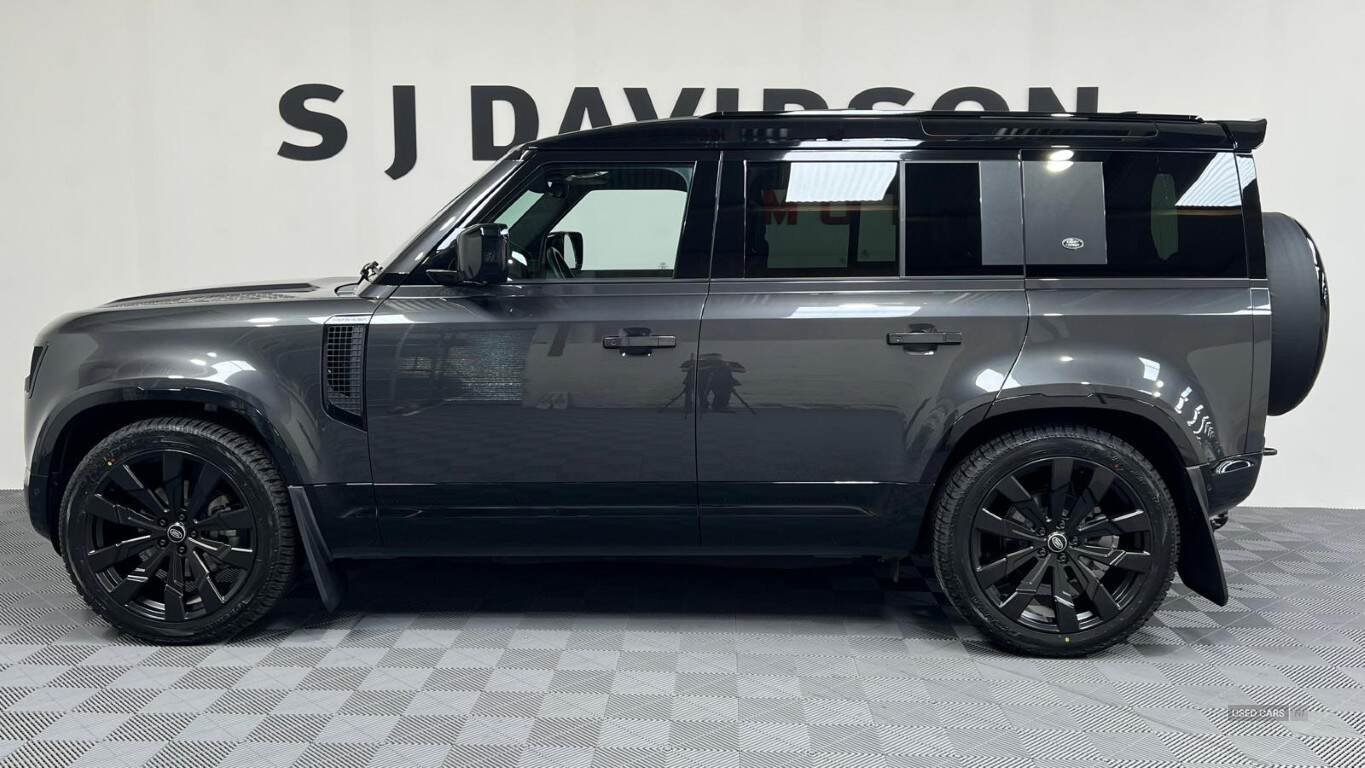 Jul 2024 Land Rover Defender 3.0 D250 X-Dynamic SE 110 5dr Auto